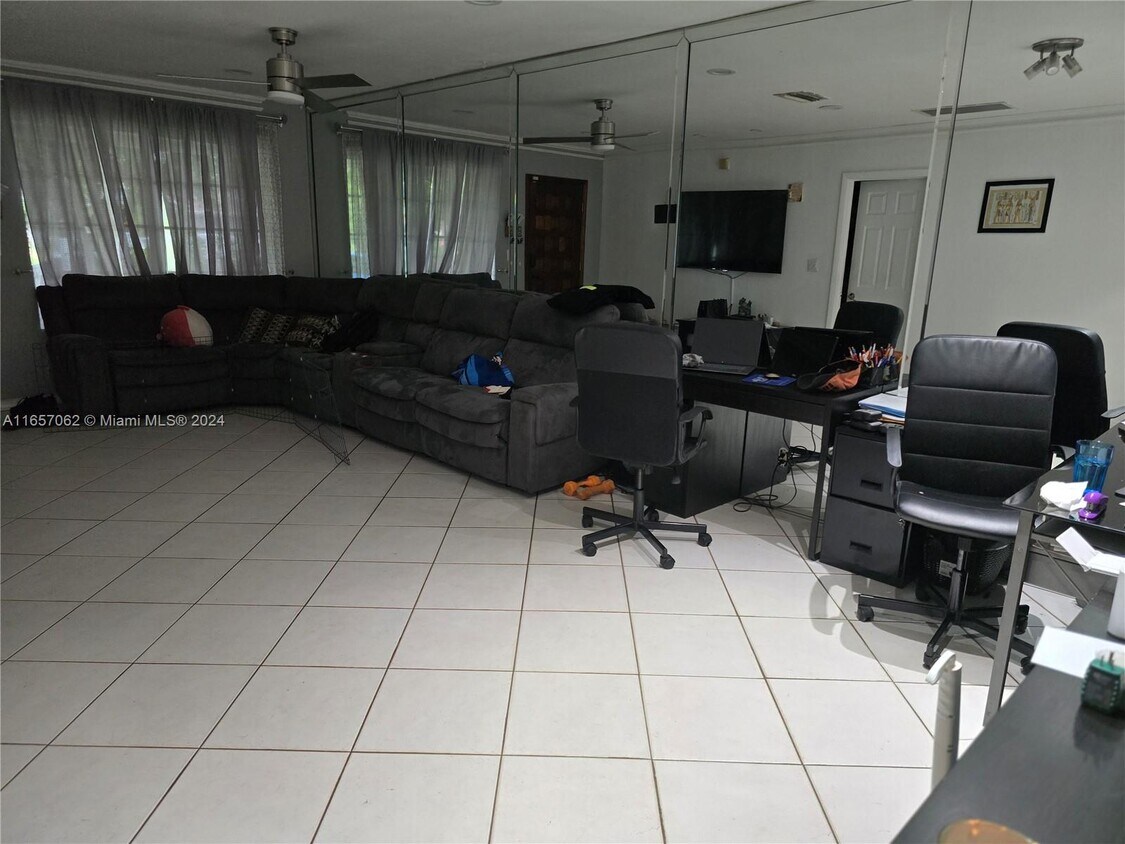 Foto del edificio - 148 NW 14th Way