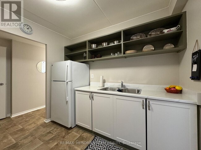 Building Photo - 38 Arran Dr