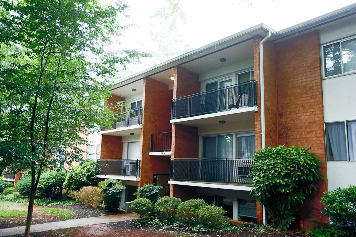 Building Photo - 1800 Jefferson Park Ave