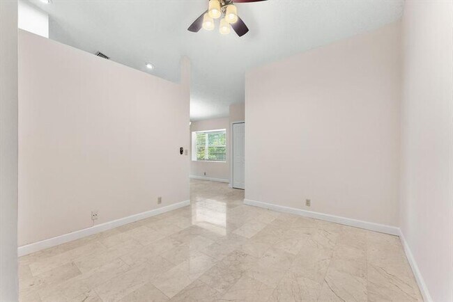 Foto del edificio - 5333 Pine Cir