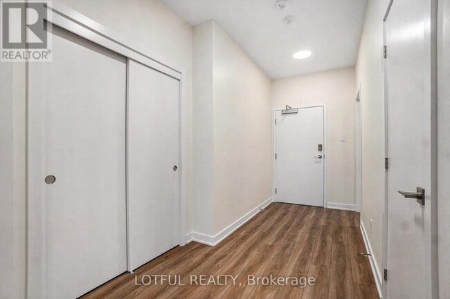 Building Photo - 630 Churchill Ave N