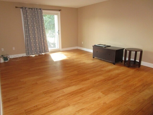 Building Photo - 14 Shadowbrook Ln