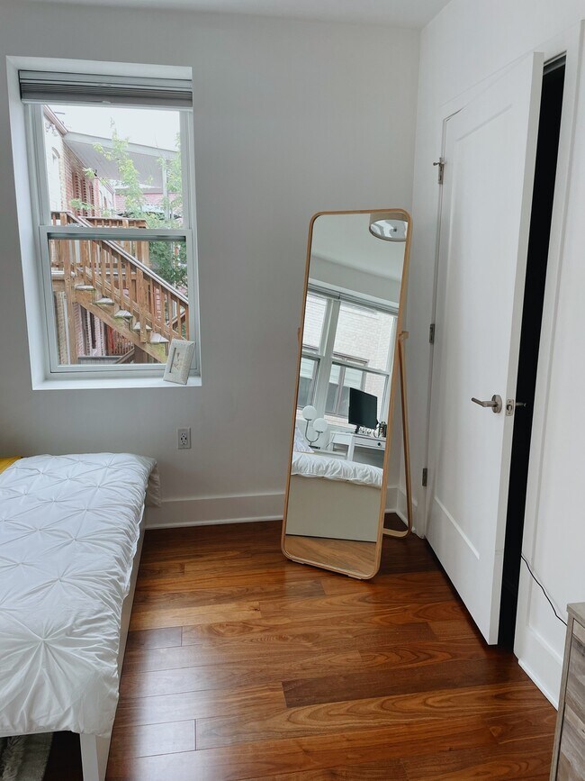 Foto del edificio - 2331 15th St NW