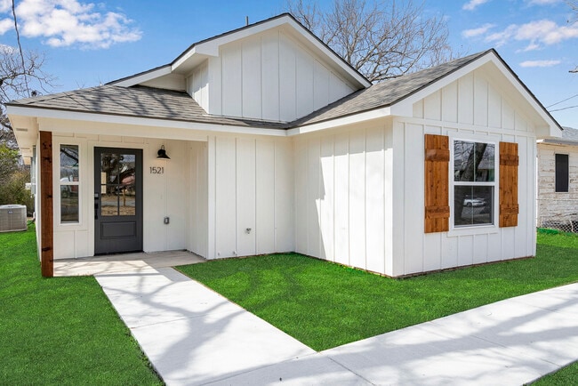 Building Photo - 1521 S Rusk Ave