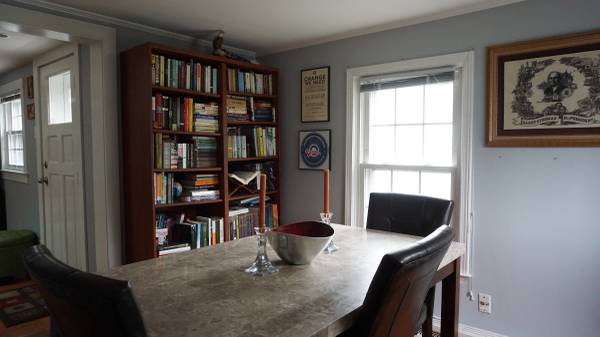 Primary Photo - 10 Underhill St