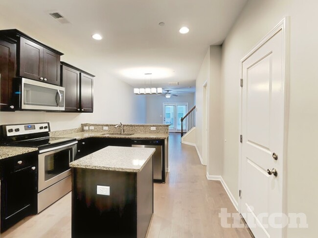Foto del edificio - 405 Riverwood Ct