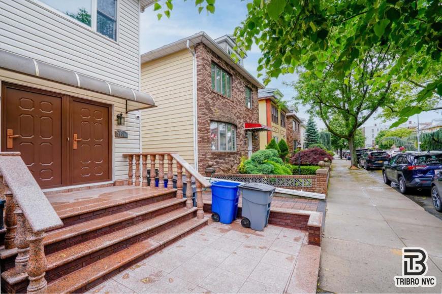Foto principal - 4 bedroom in BROOKLYN NY 11214