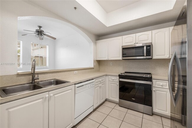 Foto del edificio - 8854 W Flagler St