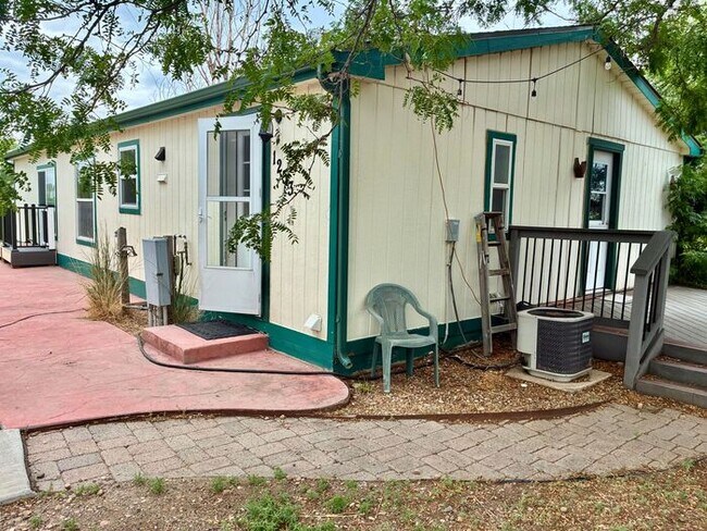 Foto del edificio - Country Property With Over 7 Acres of Land, No HOA & Room For Your Toys!