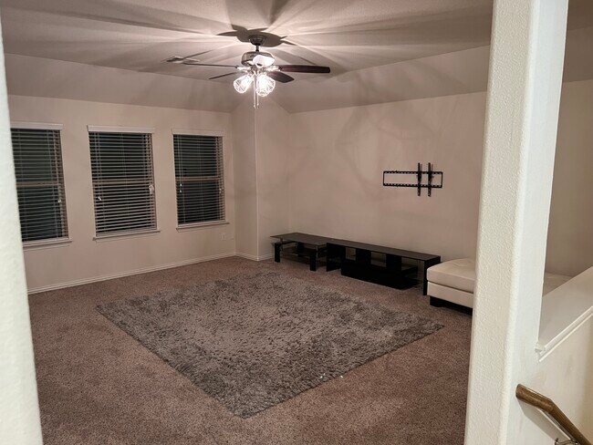 Building Photo - 313 Briar Park Dr