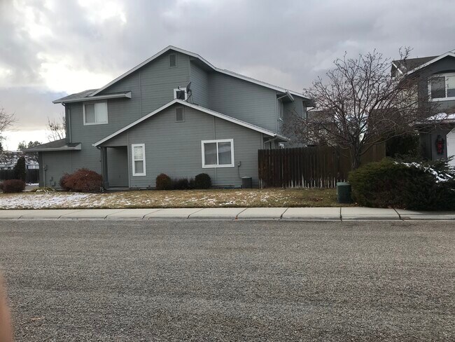 Side view house - 1406 W Wright St