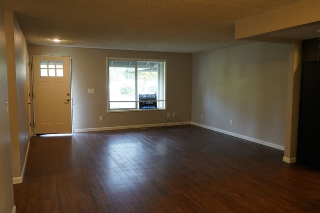 Photo - 10111 NE Tanglewood Dr House