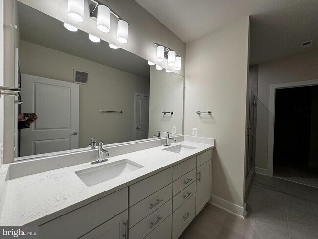 Building Photo - 104 St Ives Pl