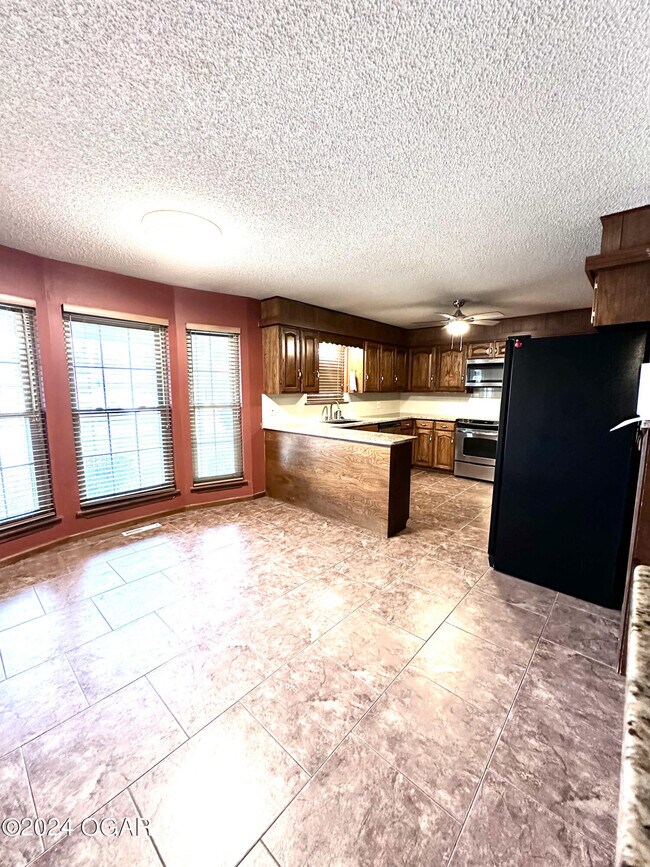 Building Photo - 3502 Willow Ln