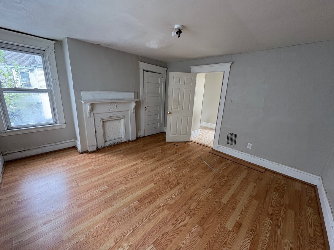 Foto principal - 207 Dunseith St