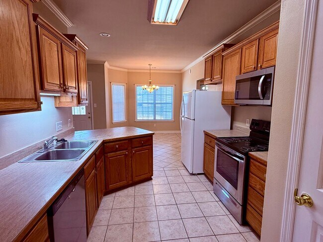 Building Photo - 587 Long Beach Dr
