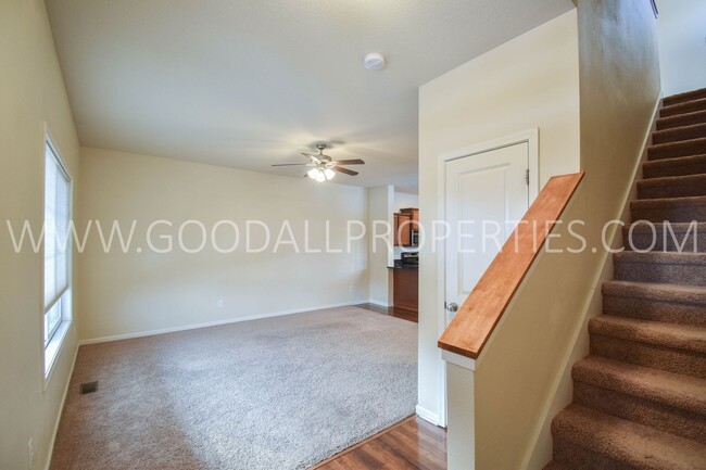 Foto del edificio - 3 Bed 2.5 bath end unit Townhome!