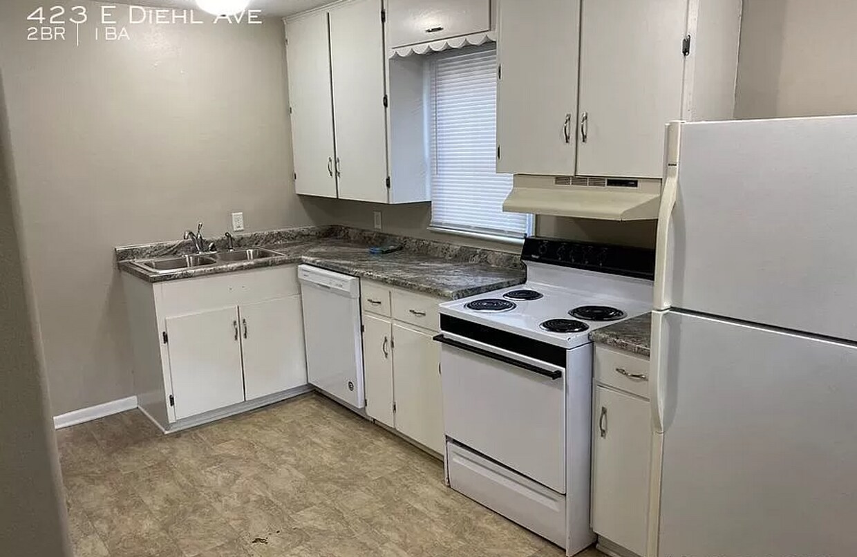 Primary Photo - 2 bedroom home with 1+ car garage, pet fri...