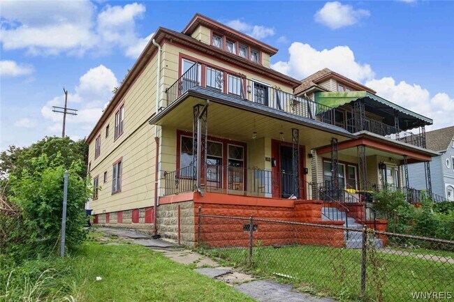 Foto del edificio - 392 Busti Ave