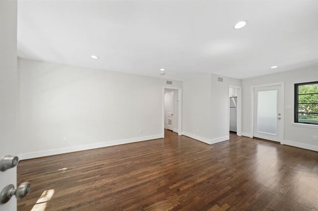 Building Photo - 520 Lovett Blvd