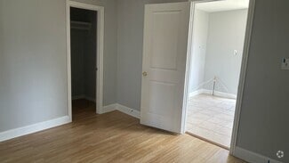Building Photo - 413 N Live Oak St