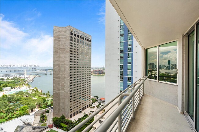 Foto del edificio - 325 S Biscayne Blvd