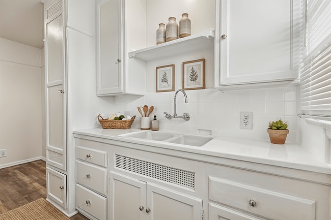 Building Photo - Crenshaw Terrace