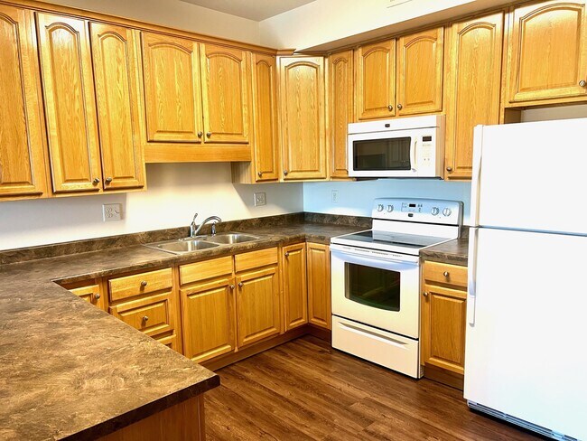 Kitchen - 121 Aspen Ln