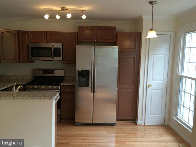 Building Photo - 4653 Lambert Dr