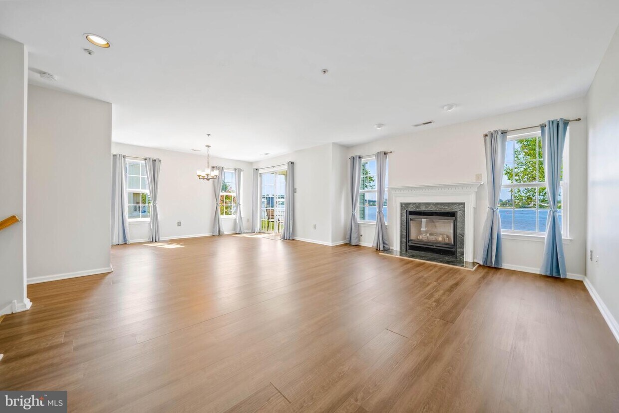 Foto principal - 6209 Riverfront Dr