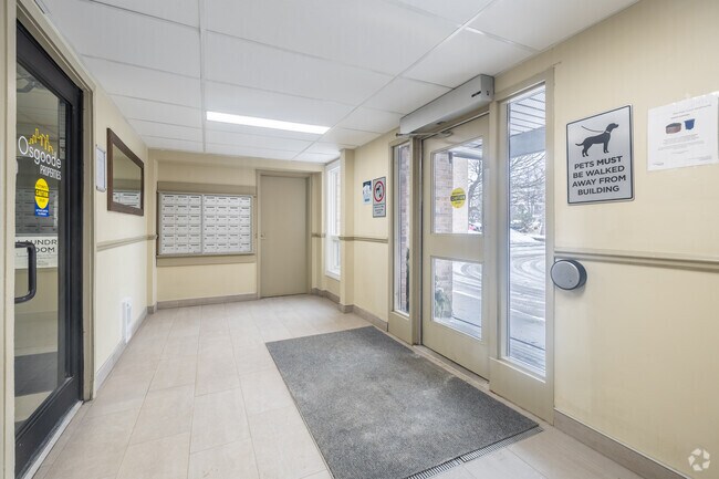 Lobby - Bayridge Court Apartments