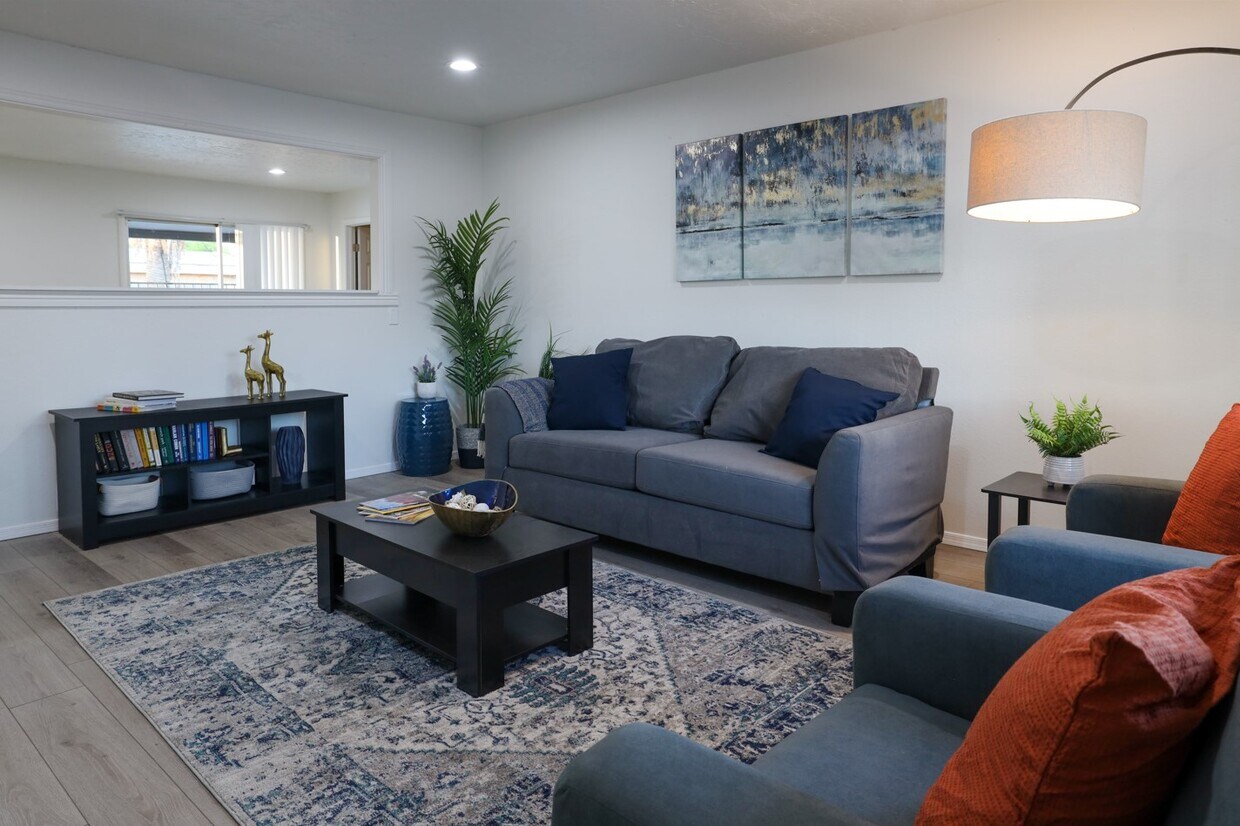 Foto principal - 328 E Dunbar Dr