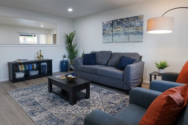 Photo - 328 E Dunbar Dr Townhome