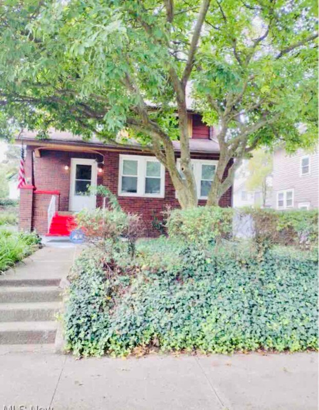 466 Adkins Ave Akron, OH 44301 – photo 2