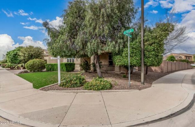 Foto del edificio - 4318 N 180th Dr