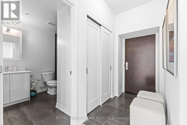 Photo du bâtiment - 805-805 Carling Ave