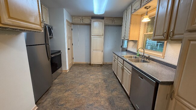 Building Photo - 509 Loomis Dr
