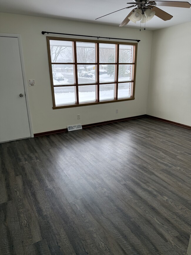 Building Photo - 1502-1504 Douglas Ct