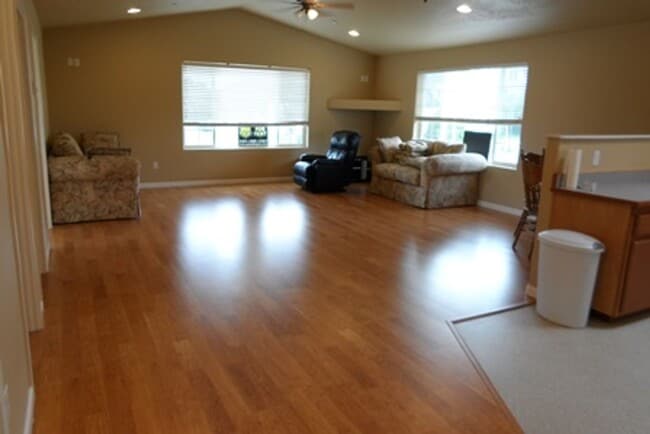 Foto del edificio - 9996 - Procurement Properties