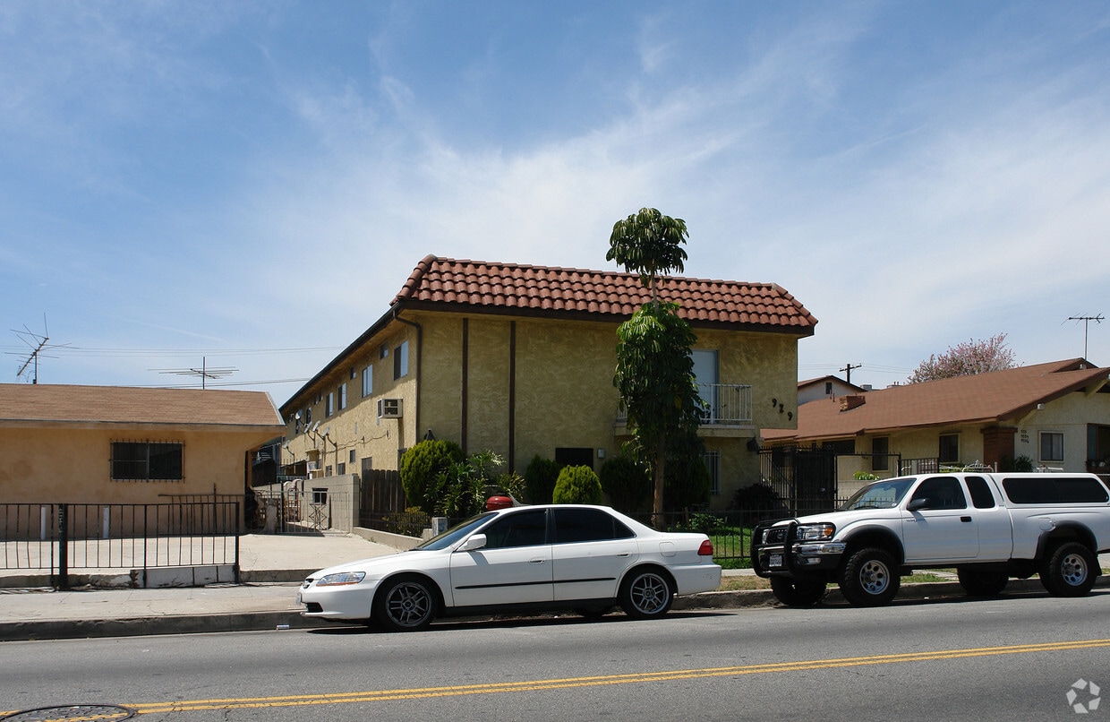 Building Photo - 929 N Normandie Ave