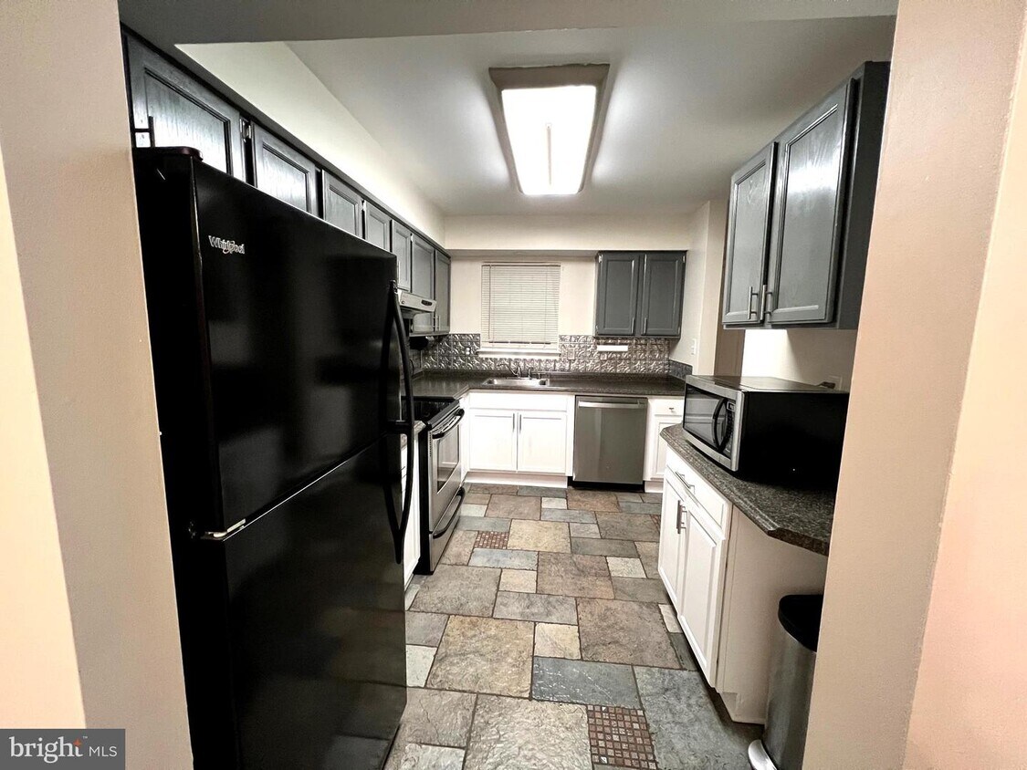 9945 Grapewood Ct Unit 72, Manassas, VA 20110 Room for Rent in