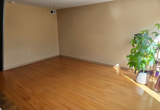 Building Photo - 2109 Clark Ln