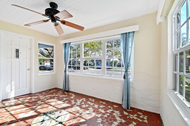 Photo - 310 Columbia Dr House