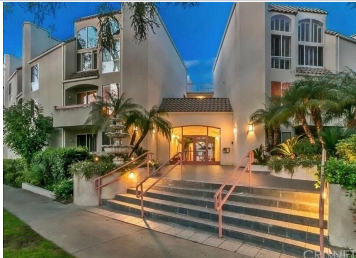 Foto principal - 4242 Stansbury Ave