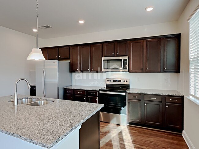 Foto del edificio - 2124 Laurel Village Circle