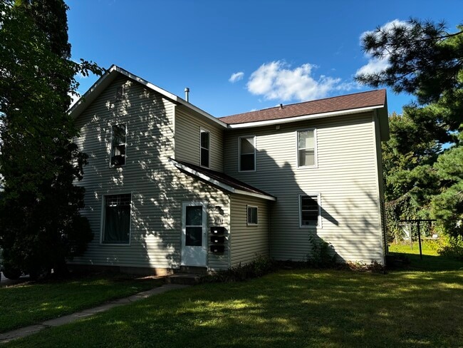 Building Photo - 622 Union St