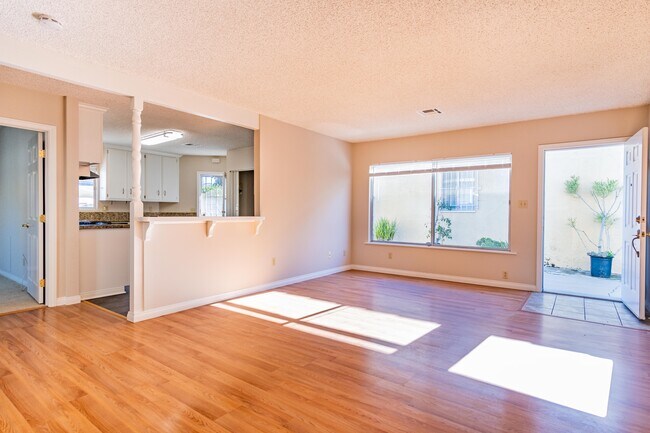 Foto del edificio - 3865 Edenhurst Ave