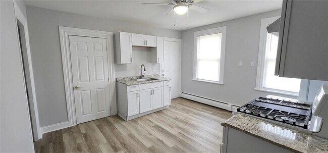 Foto del edificio - 115 Allston St