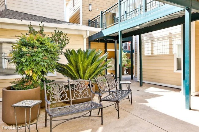 Foto del edificio - 1 br, 1 bath Condo - 1182 Walker Ave