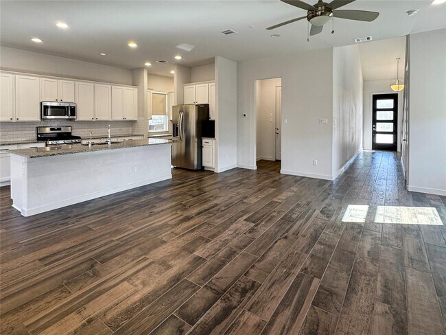 Foto del edificio - 1245 Westborough Ln